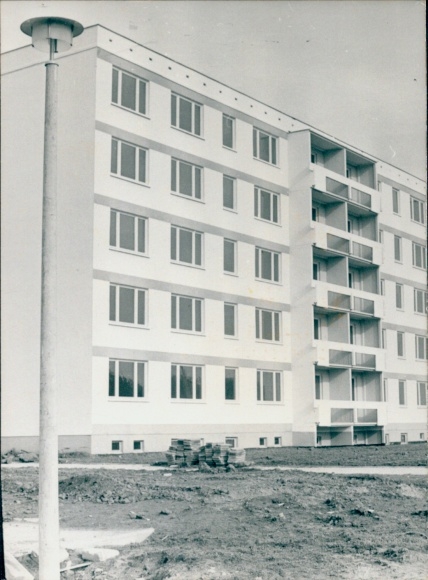 Foto Wismar? Neubau, Wohnblock, Fotograf Gerhard Behrens