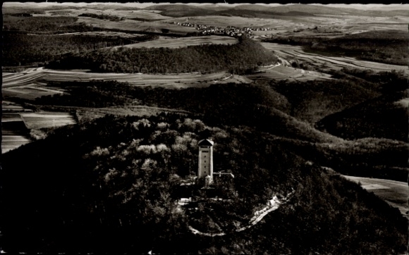 Ak Gönningen Reutlingen in Württemberg, Luftaufnahme des Roßbergturms, wunderschöne Landschaft, S