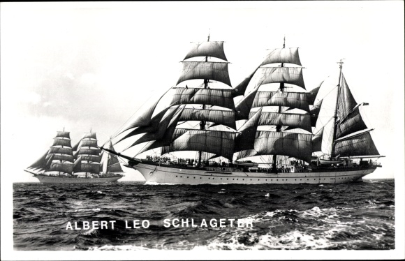 Foto Segelschulschiffe Albert Leo Schlageter und Gorch Fock, Kriegsmarine