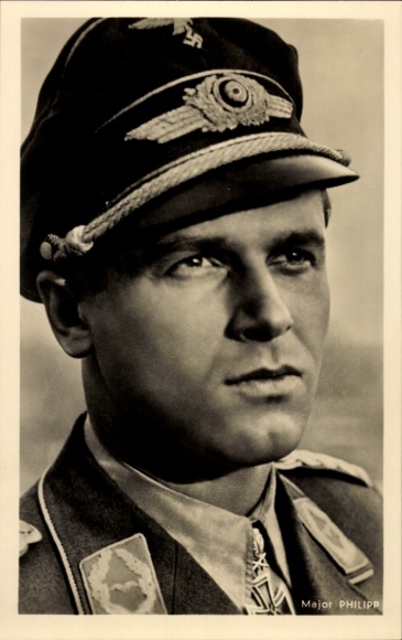 Ak Major Hans Philipp, Ritterkreuz mit Eichenlaub und Schwertern, Deutsche Luftwaffe, Portrait