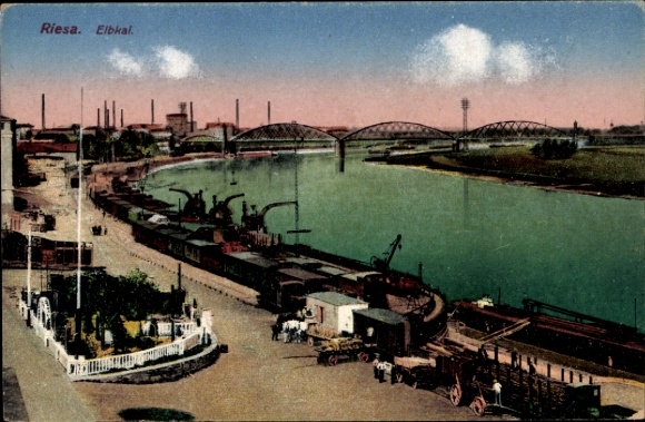 Ak Riesa an der Elbe Sachsen, Elbkai, Lastkähne, Kräne, Güterwaggons