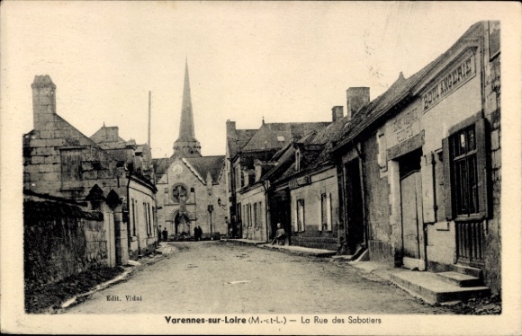 Postcard Varennes sur Loire Maine et Loire, Rue des Sabotiers, Boulangerie