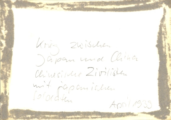 Photo H. Hoffmann, Japanese soldiers with Chinese refugees, March 1939