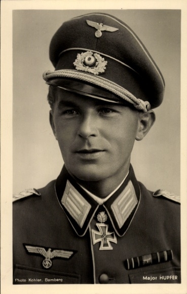 Postcard Knight's Cross recipient Major Hupfer, oak leaves, Photo Hoffmann R 189
