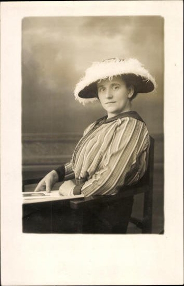 10 alte Ansichtskarten Frauenportraits, Diverse Motive
