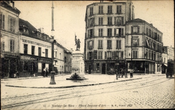 Ak Noisy-le-Sec Seine Saint Denis, Place Jeanne d’Arc, Denkmal