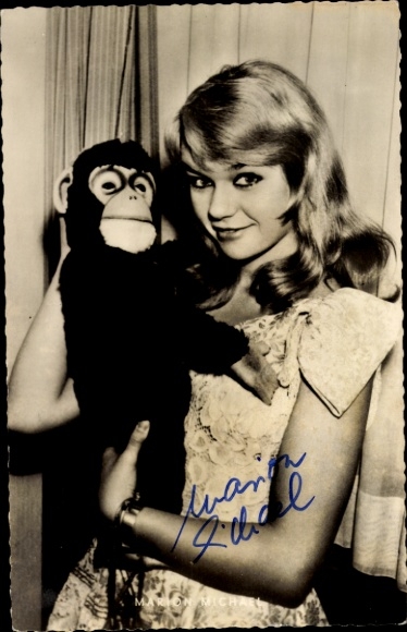 Postcard actress Marion Michael, portrait, autograph, chimpanzee plush toy