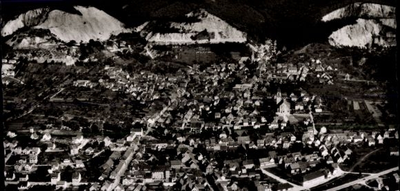 Ak Dossenheim an der Bergstraße Baden, Luftaufnahme von Dossenheim, viele Häuser, grüne Flächen, 