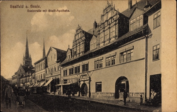 Ak Saalfeld an der Saale Thüringen, Blick in die Saalstraße mit Stadtapotheke