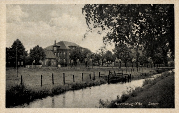 Postcard Boizenburg an der Elbe, view of the school