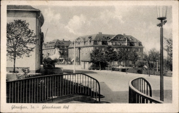 Postcard Glauchau in Saxony, Glauchauer Hof, horse statue