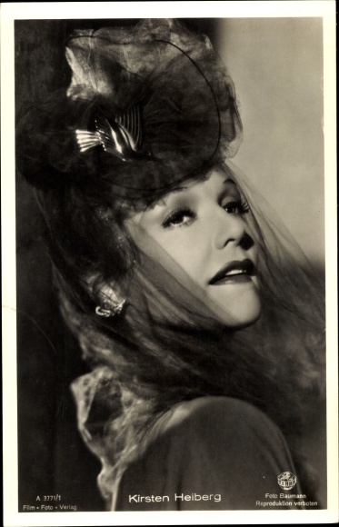 Postcard actress Kirsten Heiberg, portrait, hat, veil