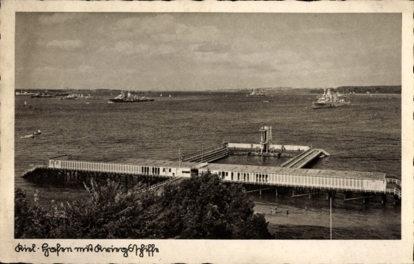 Postcard Kiel, Riel harbor, piers, ships in the water