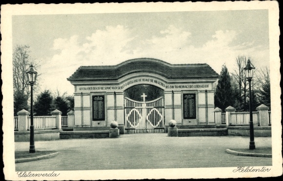 Postcard Elsterwerda in the district of Elbe Elster, Heldentor