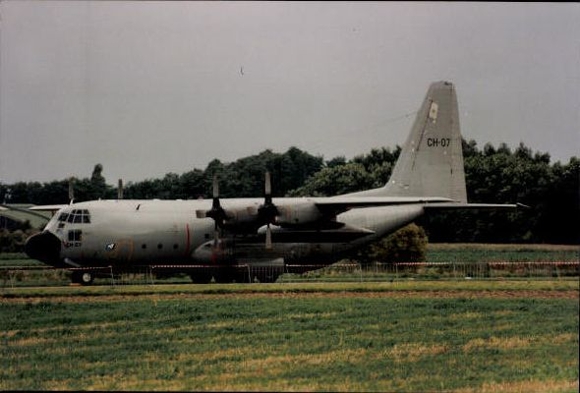 Set von 71 Fotos Flugzeuge und  Hubschrauber