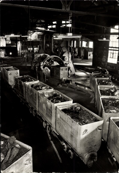 Postcard Oelsnitz Erzgebirge, mining museum, Karl Liebknecht shaft, Wipperboden, unloading, tram