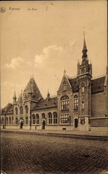 Postcard Veurne Furnes West Flanders, La Gare, train station, street side
