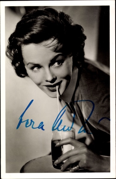 Photo Postcard actress Vera Molnar, portrait, autograph, glass, drink, straw