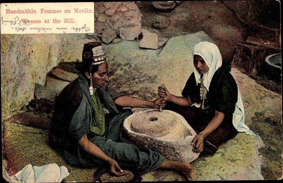 Postcard Femmes au Moulin, Handmill, women grind grain
