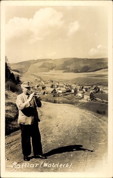Photo Postcard Rattlar Willingen Upland, trumpeter on a street above the town, panorama