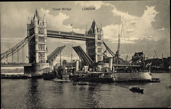 KP London City Anglia, Tower Bridge, przejście statku