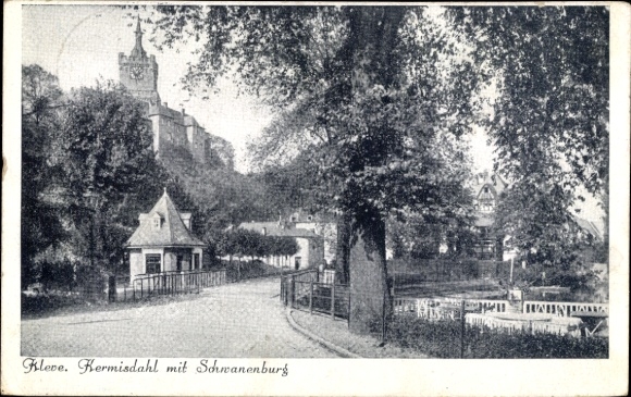 Ak Kleve am Niederrhein,  Kermisdahl mit Schwanenburg, historischer Ort, Burghügel, Bäume