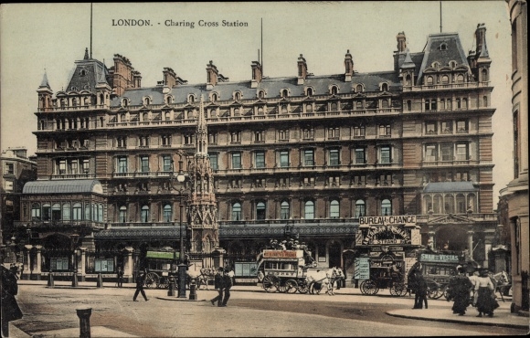 PC London City England, Charing Cross Station