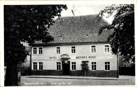 Ak Harzgerode am Harz, Historisches Gebäude, Hotel Weisses Ross,  Schwarz-Weiß-Foto