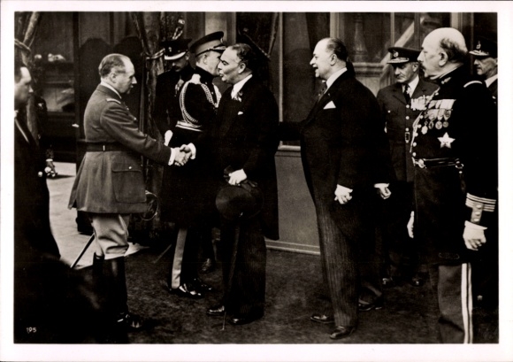 Photo Hoffmann, French General Maurice Gamelin welcomes British War Minister Hore Belisha