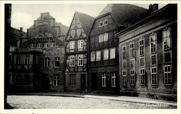 Postcard Perleberg in der Prignitz, Old Gabled Houses