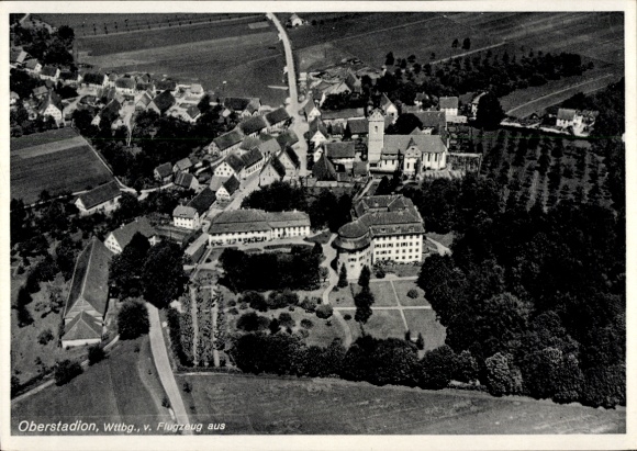 Ak Oberstadion in Oberschwaben, Luftaufnahme von  Wolken, Gebäude, Straßen, Bäume