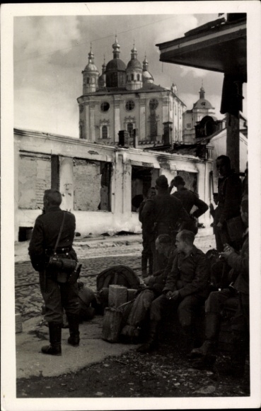 Postcard Smolensk Russia, Cathedral, Wehrmacht soldiers