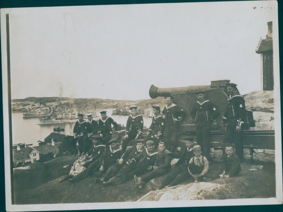 Photo Sailors of the warship SMS Berlin, Norway trip 1910, Imperial Navy, naval uniform
