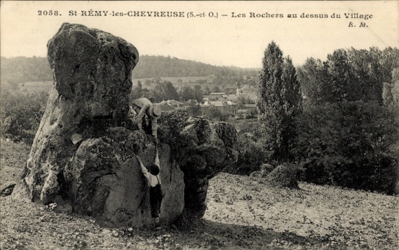 Ak Saint Rémy lès Chevreuse Yvelines, Les Rochers au dessus du Village