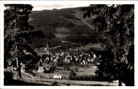 Ak Neustadt im Schwarzwald, Durchblick zum Ort