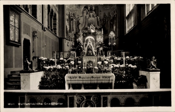 Ak Werl in Westfalen, bedevaartskerk Werl, genadealtaar, altaar met bloemen, religieuze sfeer