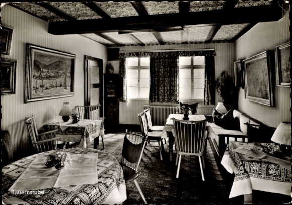 Postcard Gladenbach Hessen, farmhouse parlor, tablecloths, paintings, windows, chairs, lamps