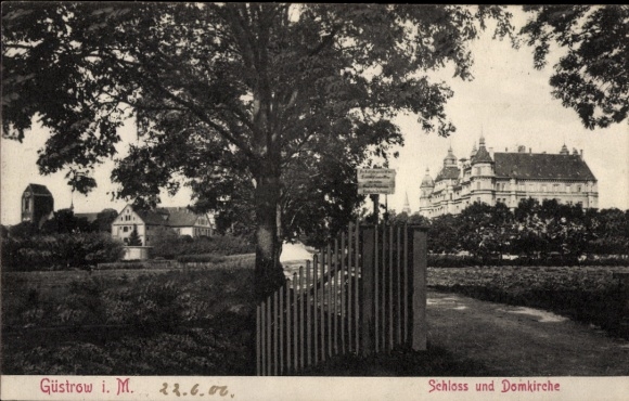 Postcard Güstrow in Mecklenburg, Castle and Cathedral