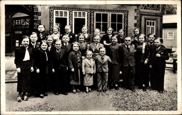 Postcard Paris, International Exhibition 1937, A group of the population of the Kingdom of Lilliput