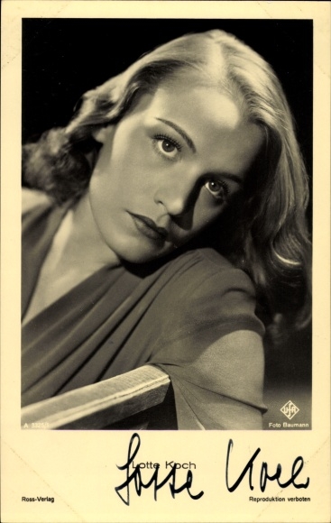 Postcard actress Lotte Koch, portrait