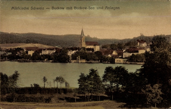 Ak Buckow in der Märkischen Schweiz, Märkische Schweiz, Buckow-See, Kirchturm, Gebäude, Wasserlan