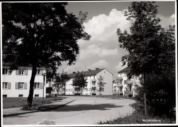 Photo Postcard Waldkraiburg in the Bavarian foothills of the Alps, road section, settlement