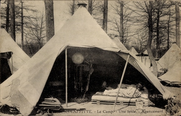 Postcard Maisons Laffitte Yvelines, Le Camp, Une tente, Agencement