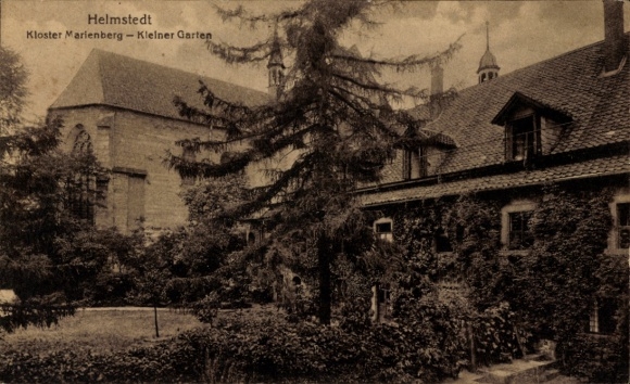 KP Helmstedt w Dolnej Saksonii, Klasztor Marienberg, mały ogród, architektura, drzewa, rośliny