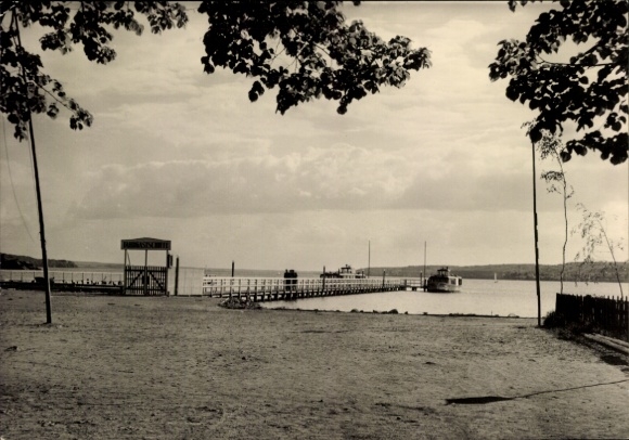 Ak Neubrandenburg in Mecklenburg, Bootsanlegestelle, Tollensesee, Pier, Schiff, Bäume, Strand