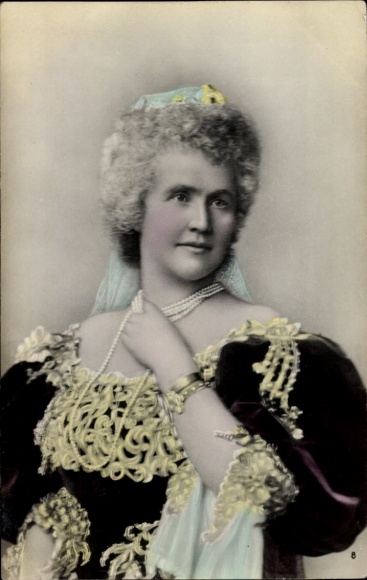 Postcard Elisabeth zu Wied, Queen of Romania, writer Carmen Sylva, portrait
