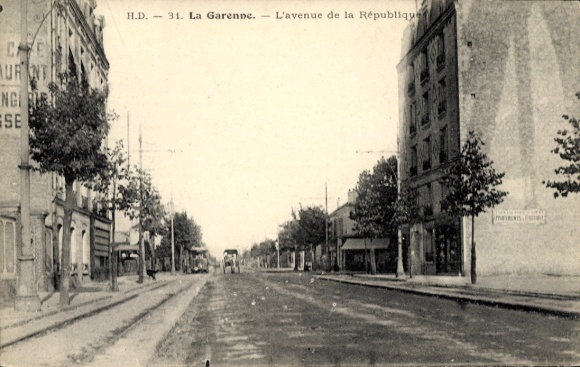 Postcard La Garenne Hauts de Seine, Avenue de la République