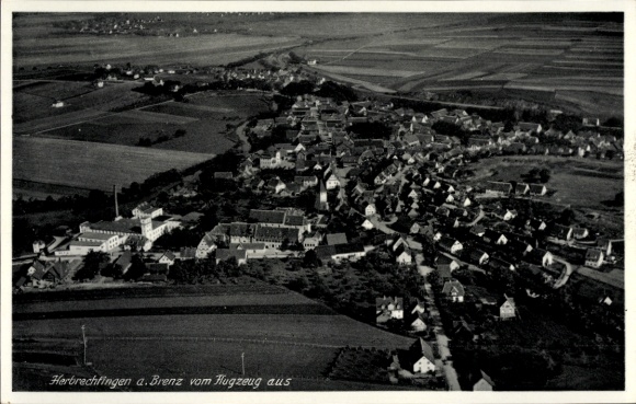 Ak Herbrechtingen an der Brenz Württemberg, Luftaufnahme von Herbrechtingen, Felder, Häuser, Kirc