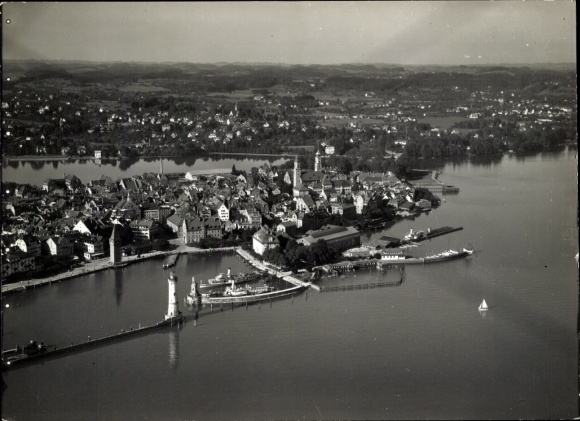 Ak Lindau in Bodensee Schwaben, Fliegeraufnahme vom Ort, Leuchtturm