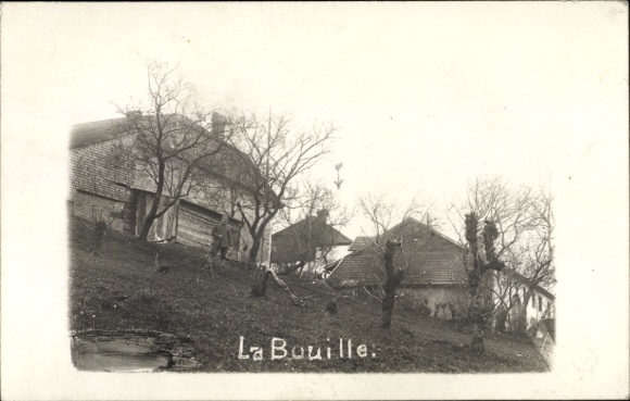 Photo Postcard La Bouille Seine Maritime, German soldier in town, I WW
